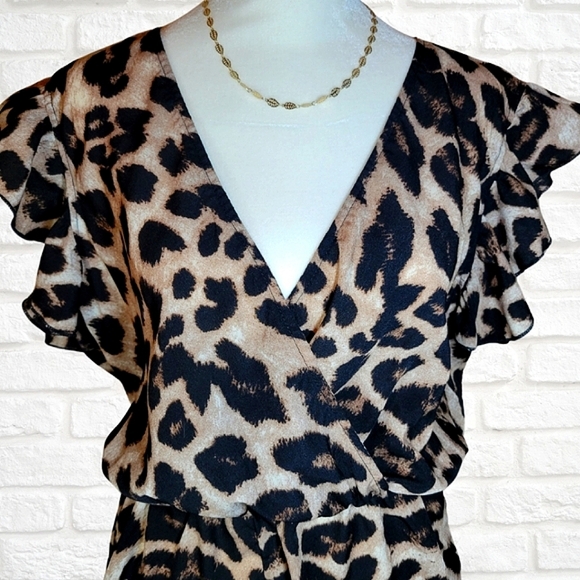 Leopard Romper w/ Ruffle Sleeves V-Neck & Side Zipper, Lightweight Material NWOT - Picture 2 of 8